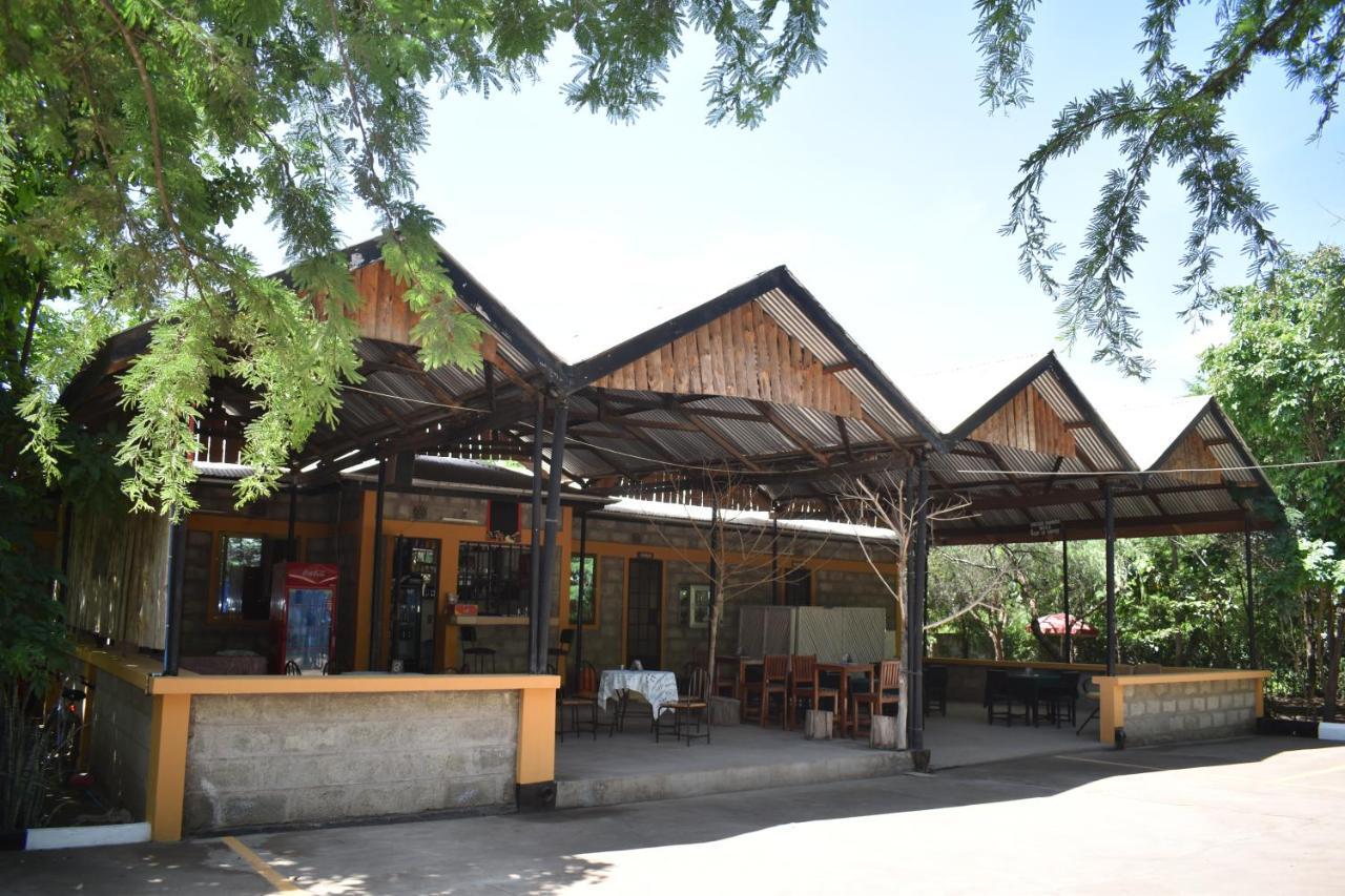 Rainbow Executive Lodge Boma la Ngombe Exterior foto