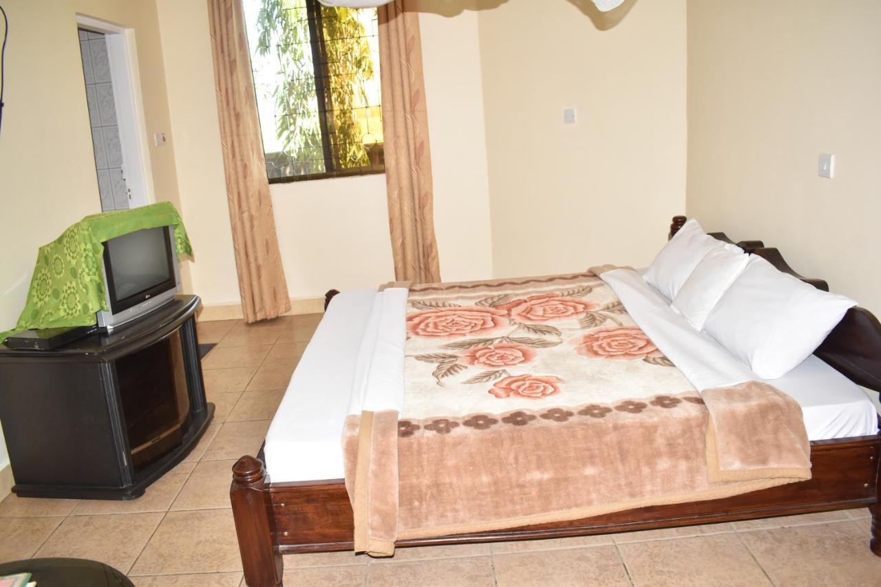 Rainbow Executive Lodge Boma la Ngombe Exterior foto