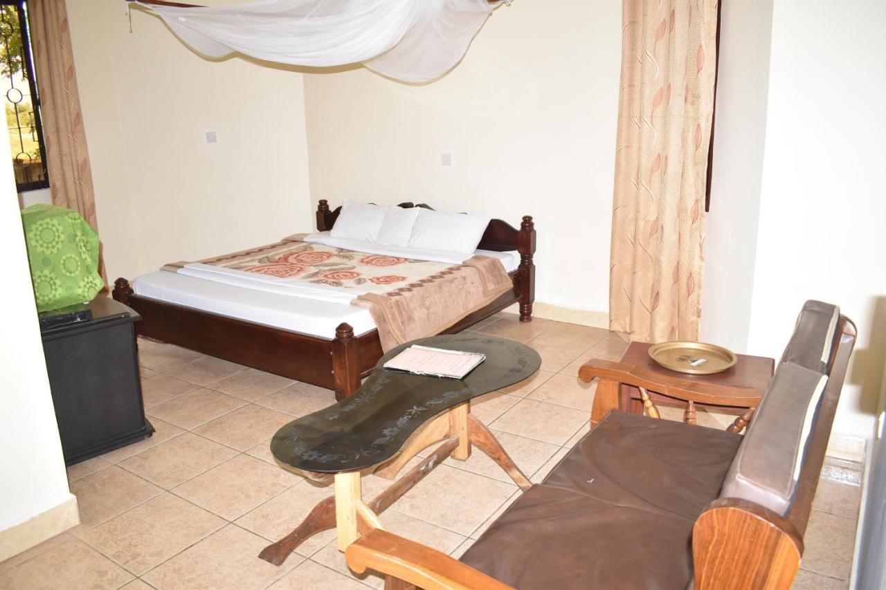 Rainbow Executive Lodge Boma la Ngombe Exterior foto