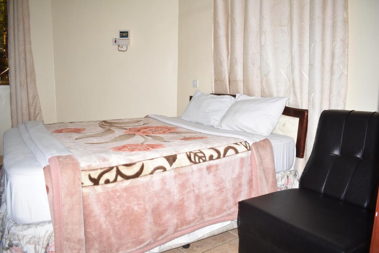 Rainbow Executive Lodge Boma la Ngombe Exterior foto