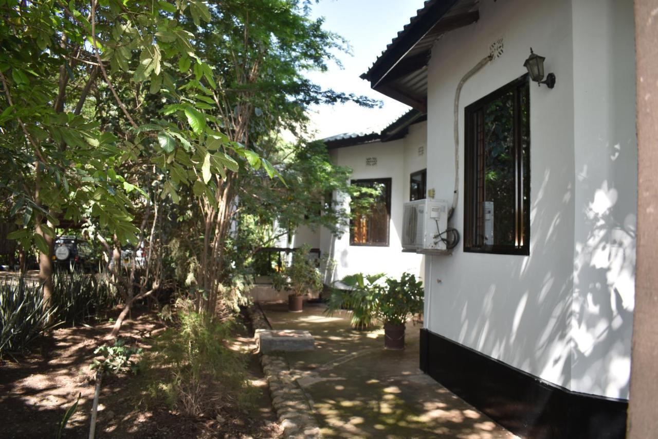 Rainbow Executive Lodge Boma la Ngombe Exterior foto